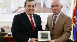 BATUR'DAN YENİ SEÇİLEN MANASTIR BELEDİYE BAŞKANINA ZİYARET