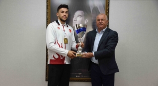 İzmir’e Kupayla Döndü