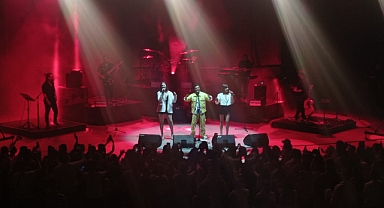 Kerki Solfej’nden İzmir’e yıldız yağmuru