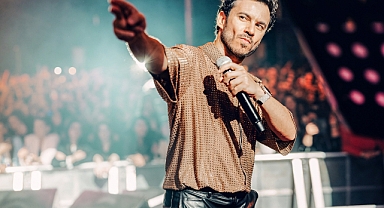 Buray 5 ülke 12 şehir'de 100 bin hayranıyla buluştu