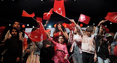 Sivrihisar'lıların Işın Karaca'lı '30 Ağustos Zafer Bayramı' coşkusu