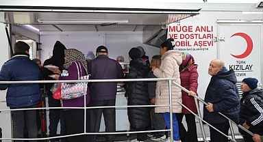 Karabağlar Kızılay’dan şehitler hayrına kavurma