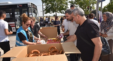 Menemen Belediyesi öğrenci ve velileri yalnız bırakmadı