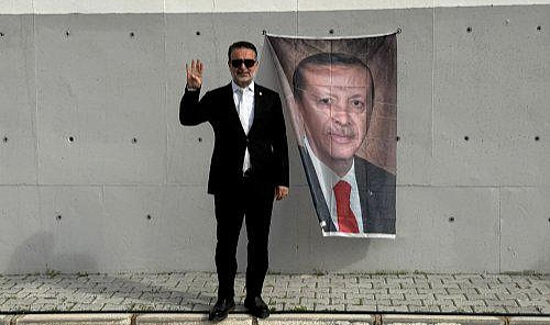 Cumhurbaşkanı sevdalısı ilçe başkanından dikkat çeken uygulama