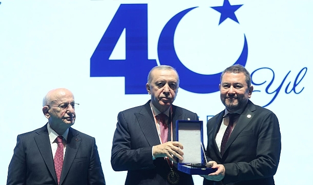 Erdoğan’dan İzmirli İş İnsanı Nazım Torbaoğlu’na Anlamlı Plaket