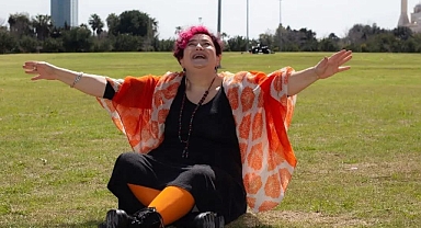 Kahkaha ile Hayatlara Dokunuyor: Nazan Özçelik’ten Farkındalık Yolculuğu