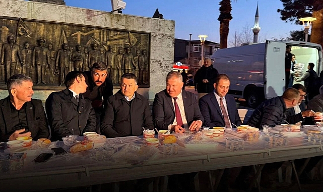 Urla’da 2 Bin 500 Kişilik İftar Sofrası