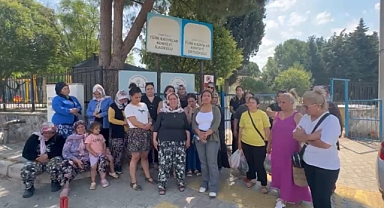 Velilerden okulun yıkım kararına tepki